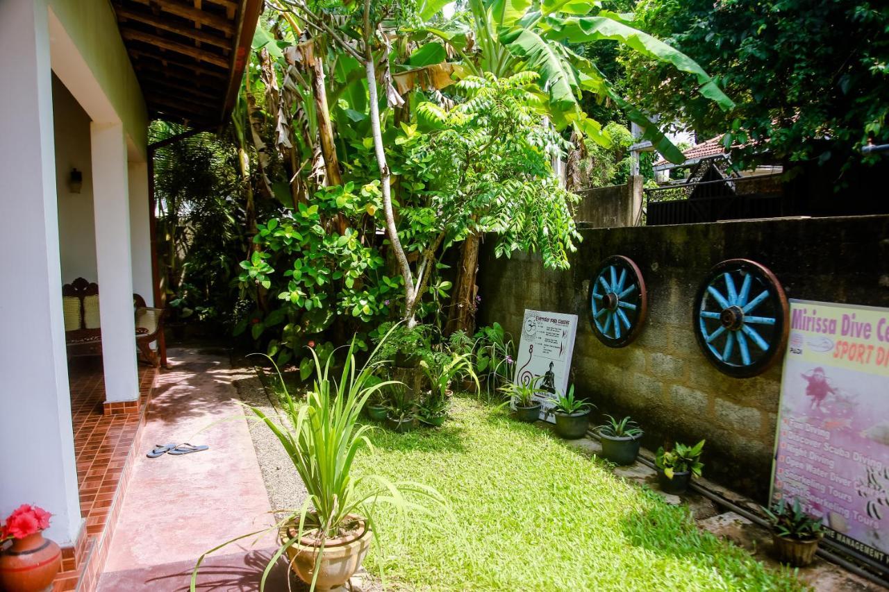 Ranjith Guest Hotel Mirissa Exterior foto