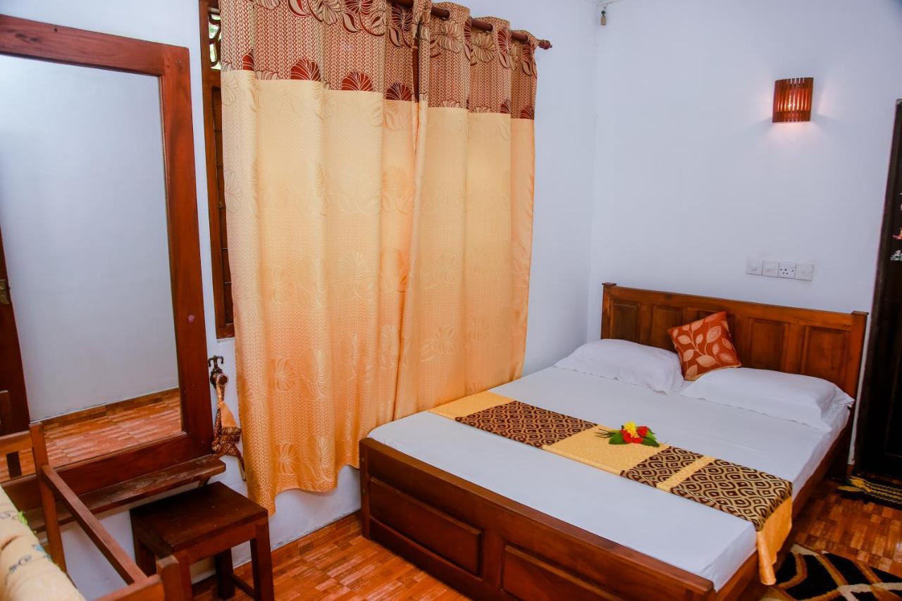 Ranjith Guest Hotel Mirissa Exterior foto